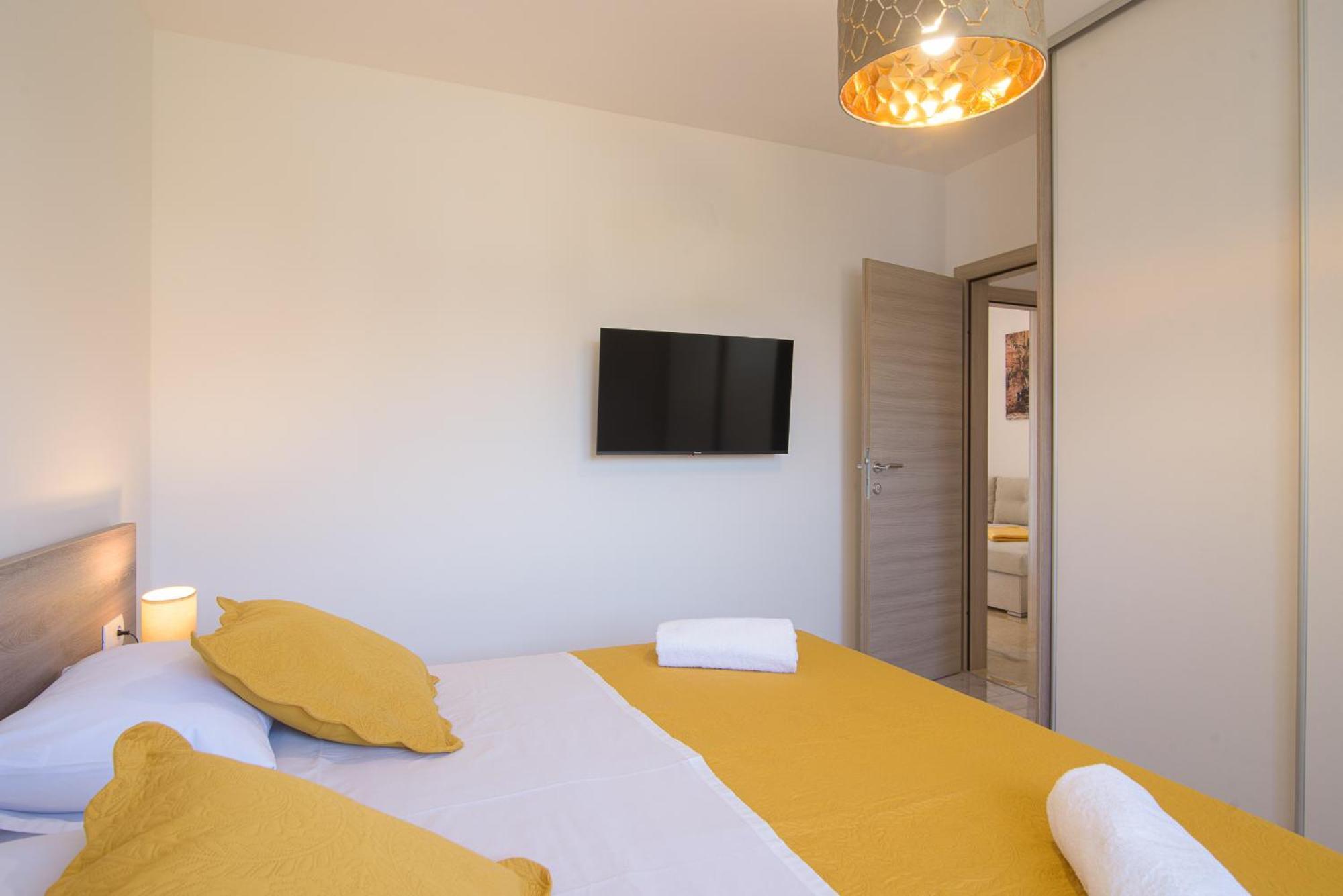 Villa Barbara & Zoran With Free Parking And Heated Swimming Pool Seget Vranjica Bagian luar foto