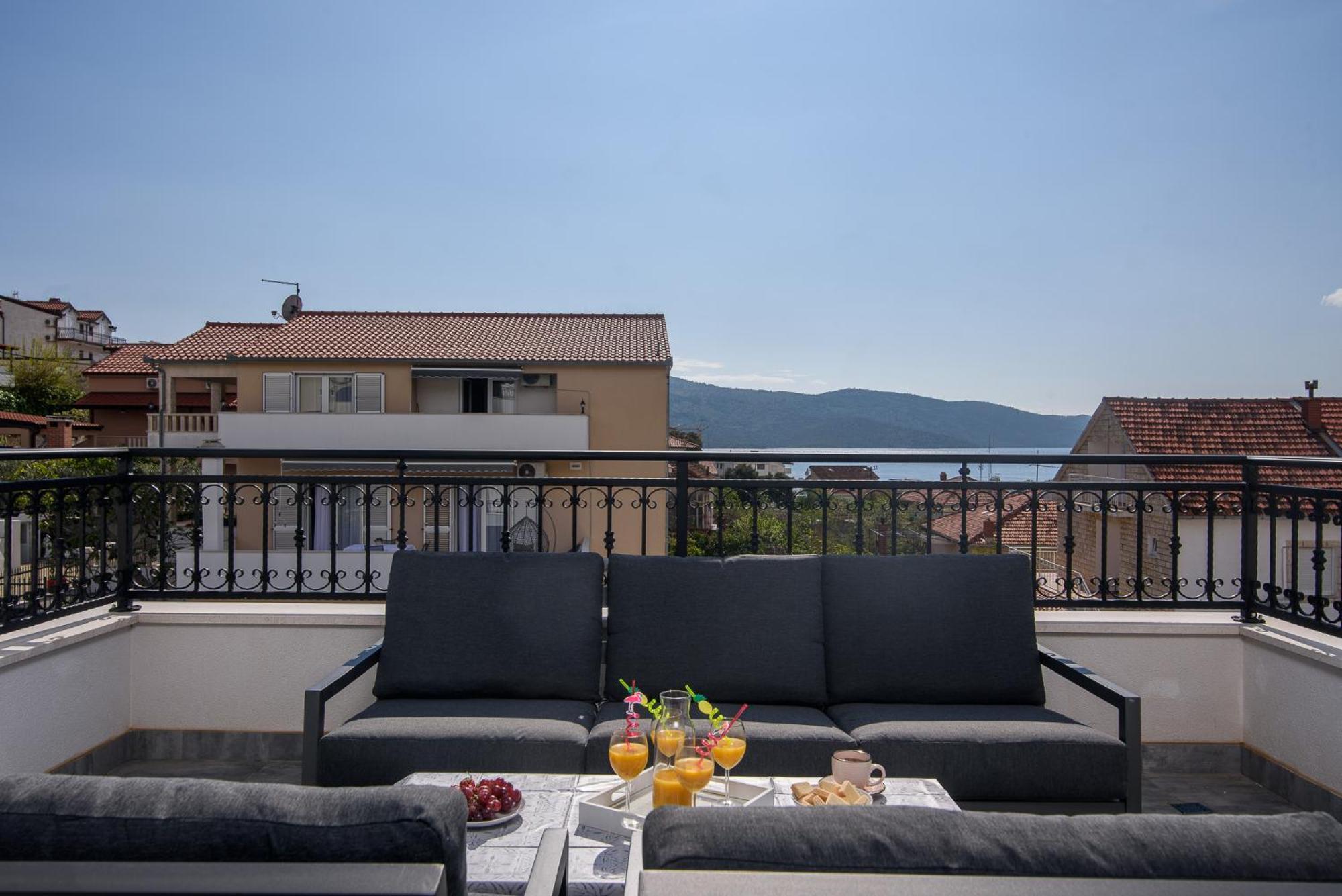 Villa Barbara & Zoran With Free Parking And Heated Swimming Pool Seget Vranjica Bagian luar foto