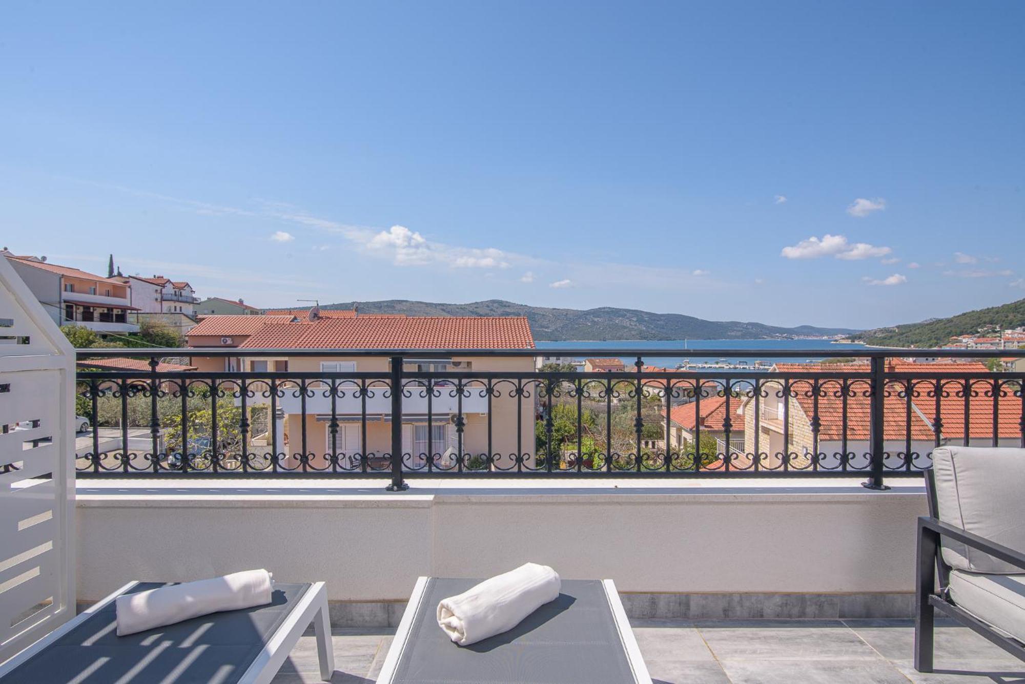 Villa Barbara & Zoran With Free Parking And Heated Swimming Pool Seget Vranjica Bagian luar foto
