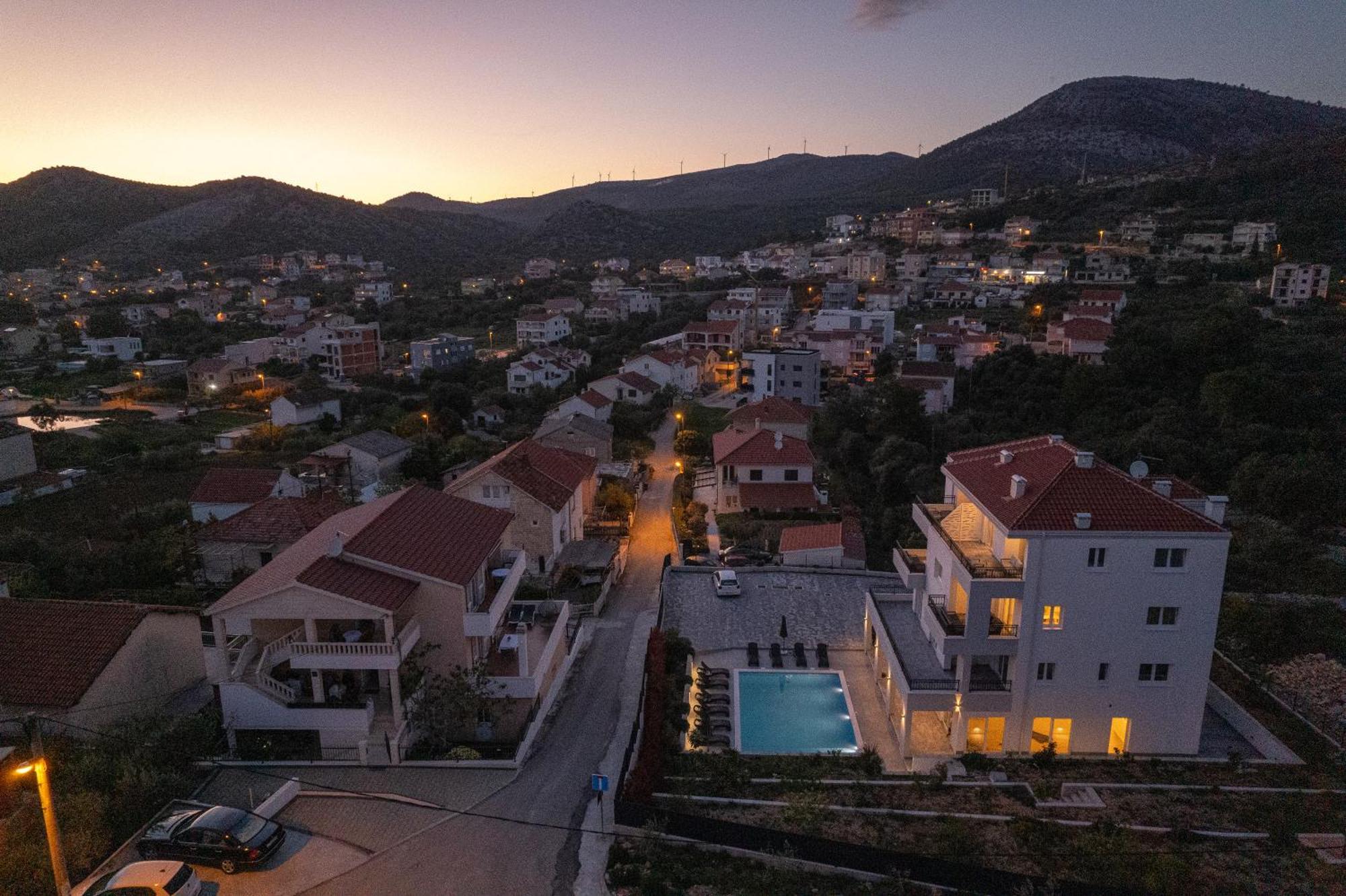Villa Barbara & Zoran With Free Parking And Heated Swimming Pool Seget Vranjica Bagian luar foto