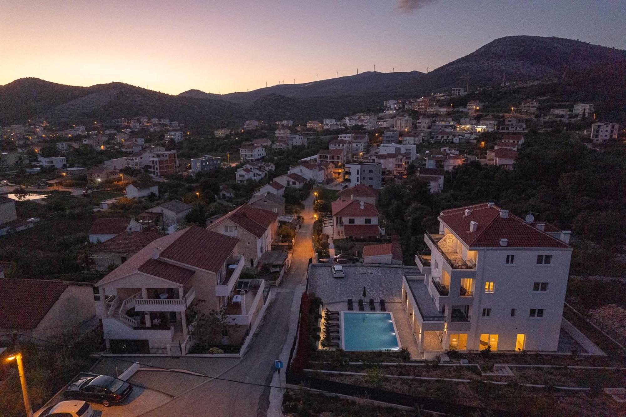 Villa Barbara & Zoran With Free Parking And Heated Swimming Pool Seget Vranjica Bagian luar foto