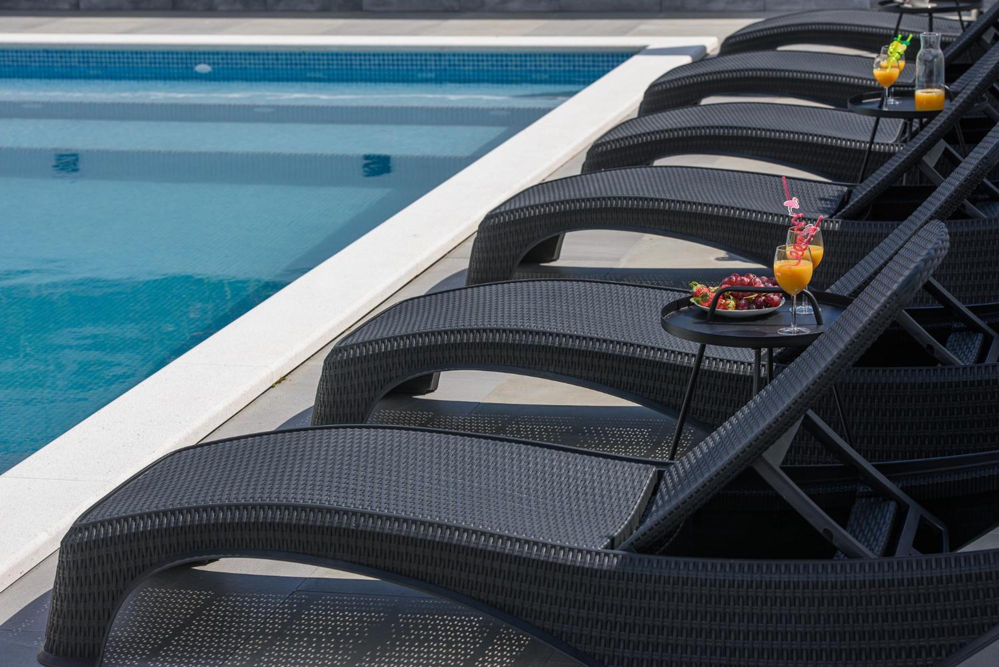 Villa Barbara & Zoran With Free Parking And Heated Swimming Pool Seget Vranjica Bagian luar foto