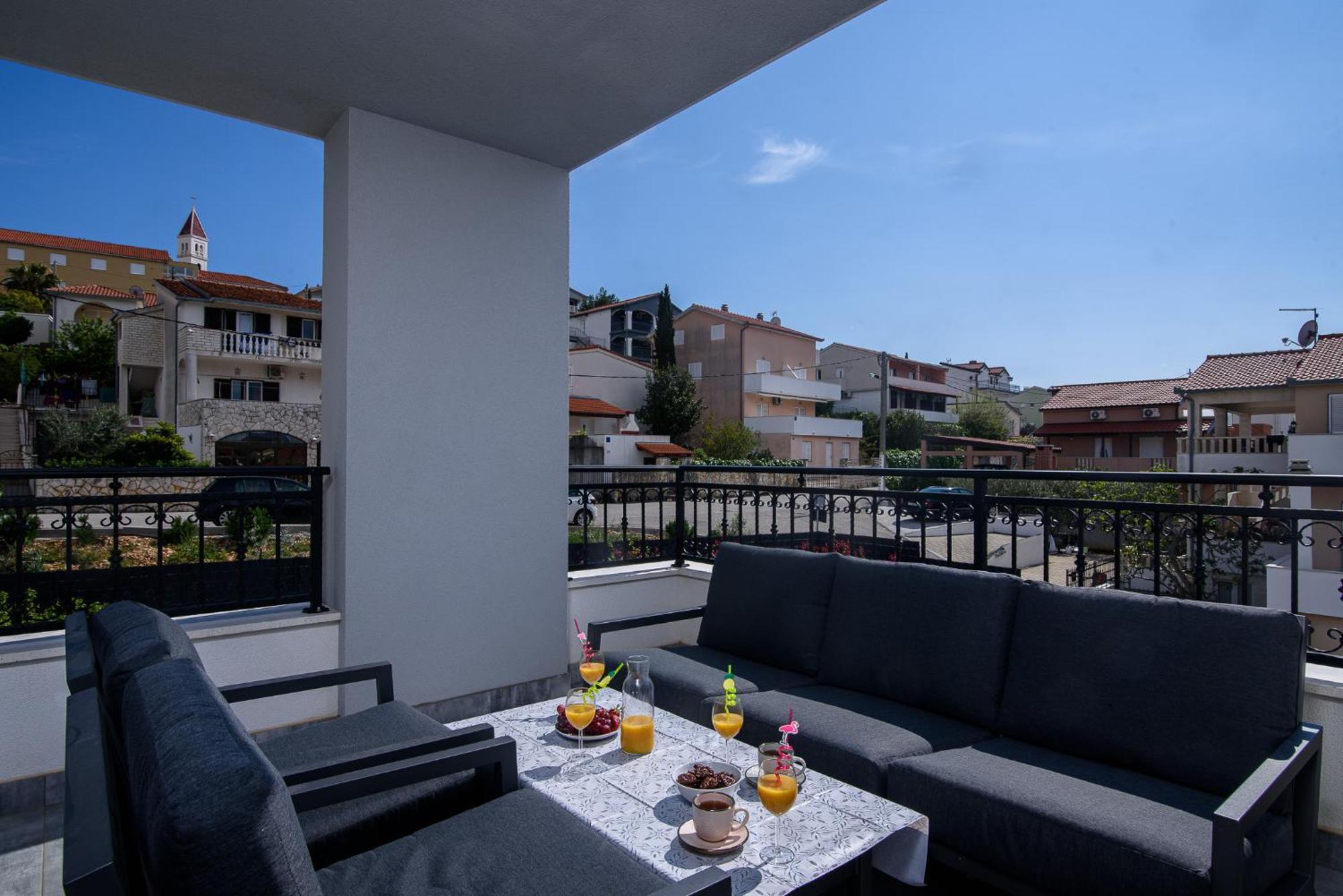 Villa Barbara & Zoran With Free Parking And Heated Swimming Pool Seget Vranjica Bagian luar foto