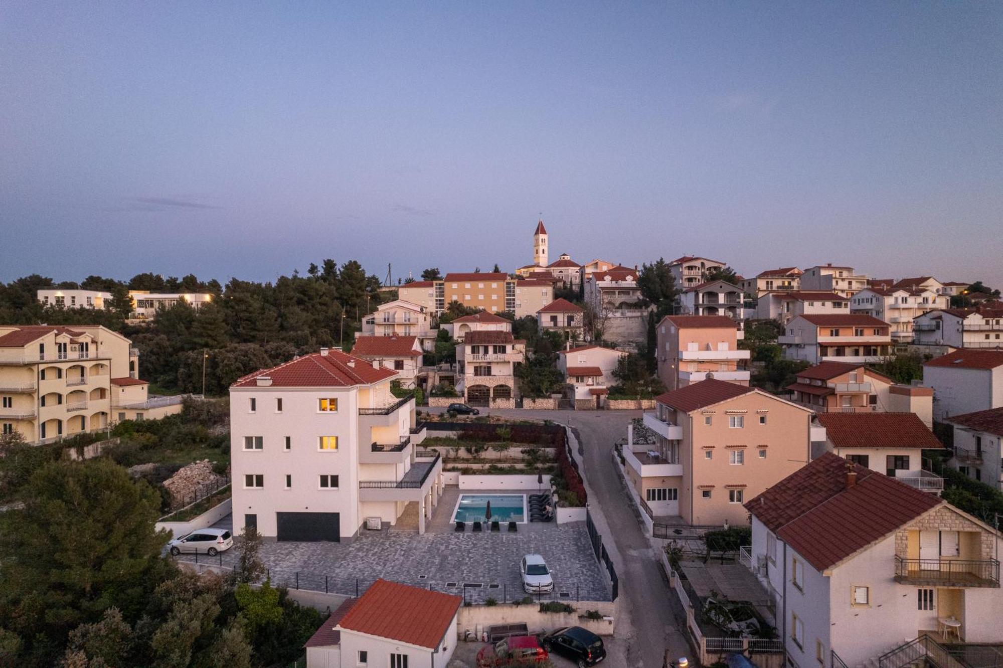 Villa Barbara & Zoran With Free Parking And Heated Swimming Pool Seget Vranjica Bagian luar foto