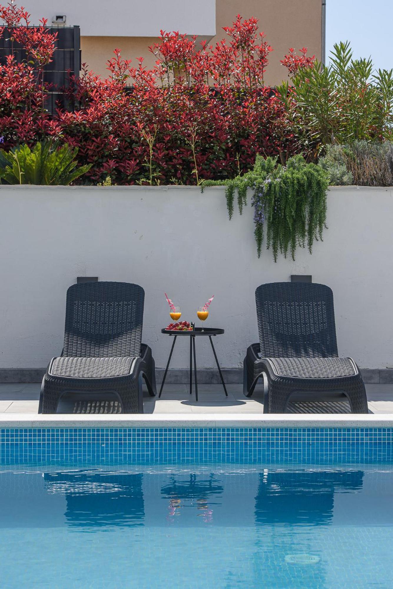 Villa Barbara & Zoran With Free Parking And Heated Swimming Pool Seget Vranjica Bagian luar foto