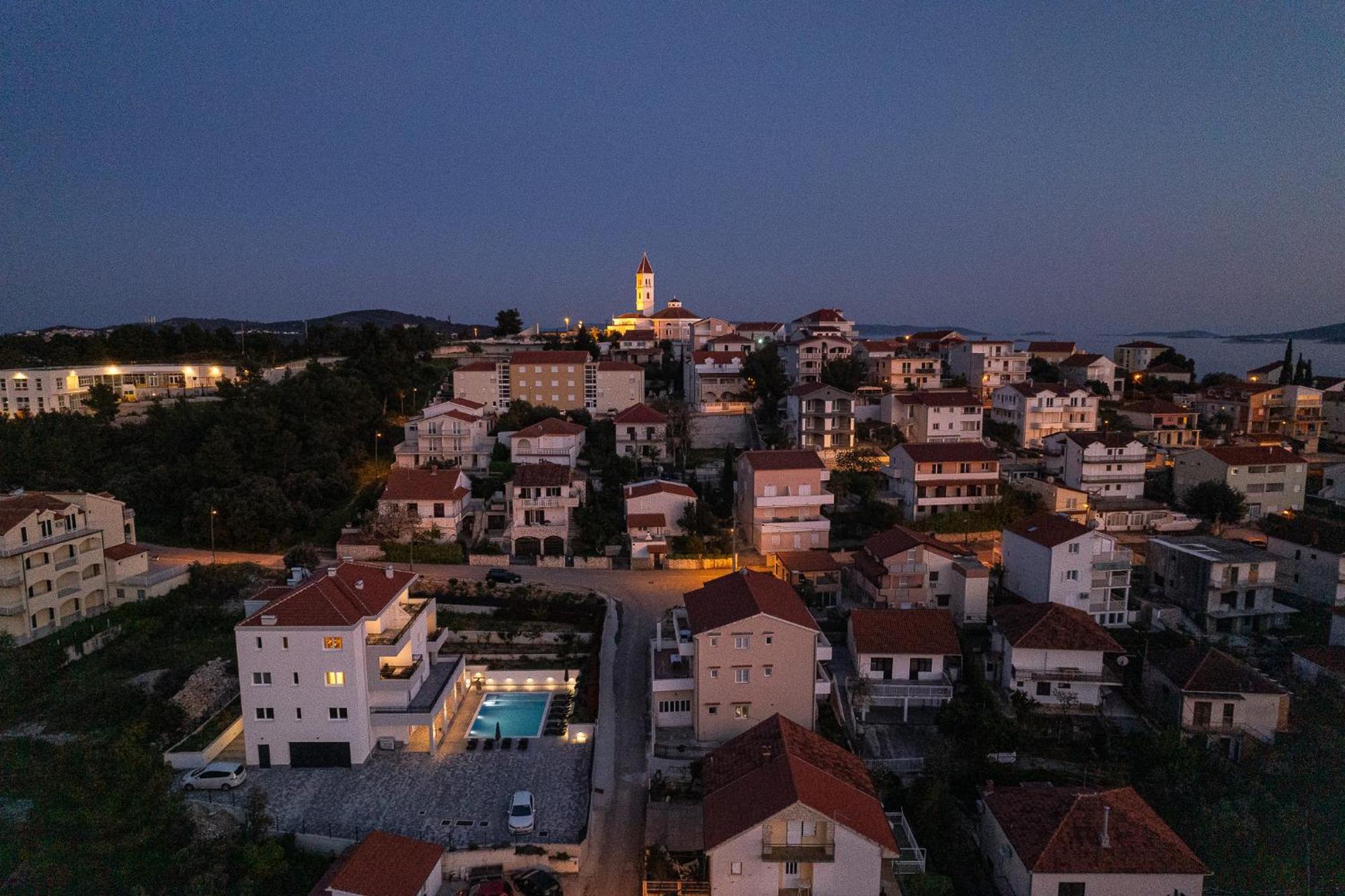 Villa Barbara & Zoran With Free Parking And Heated Swimming Pool Seget Vranjica Bagian luar foto