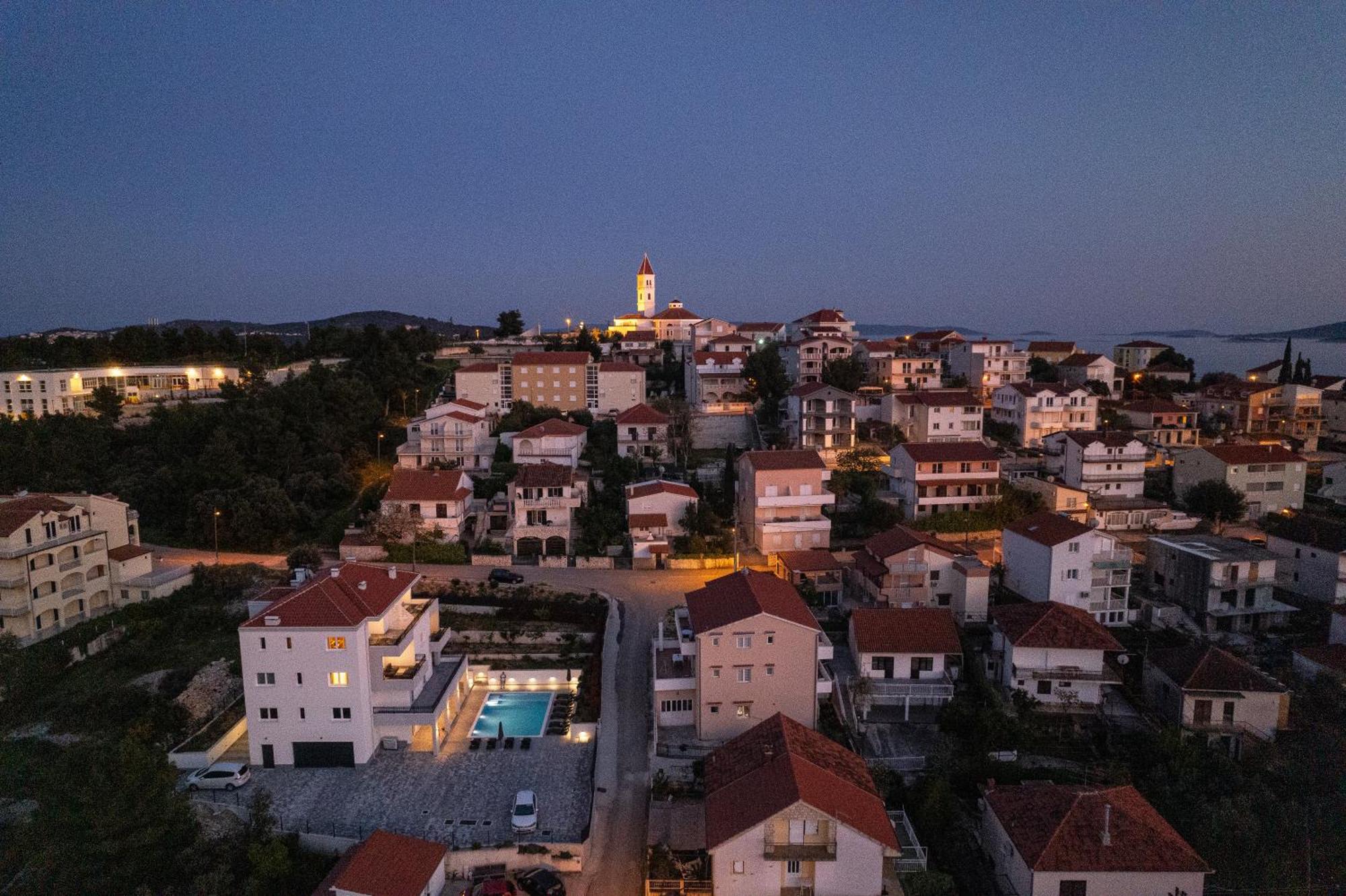 Villa Barbara & Zoran With Free Parking And Heated Swimming Pool Seget Vranjica Bagian luar foto
