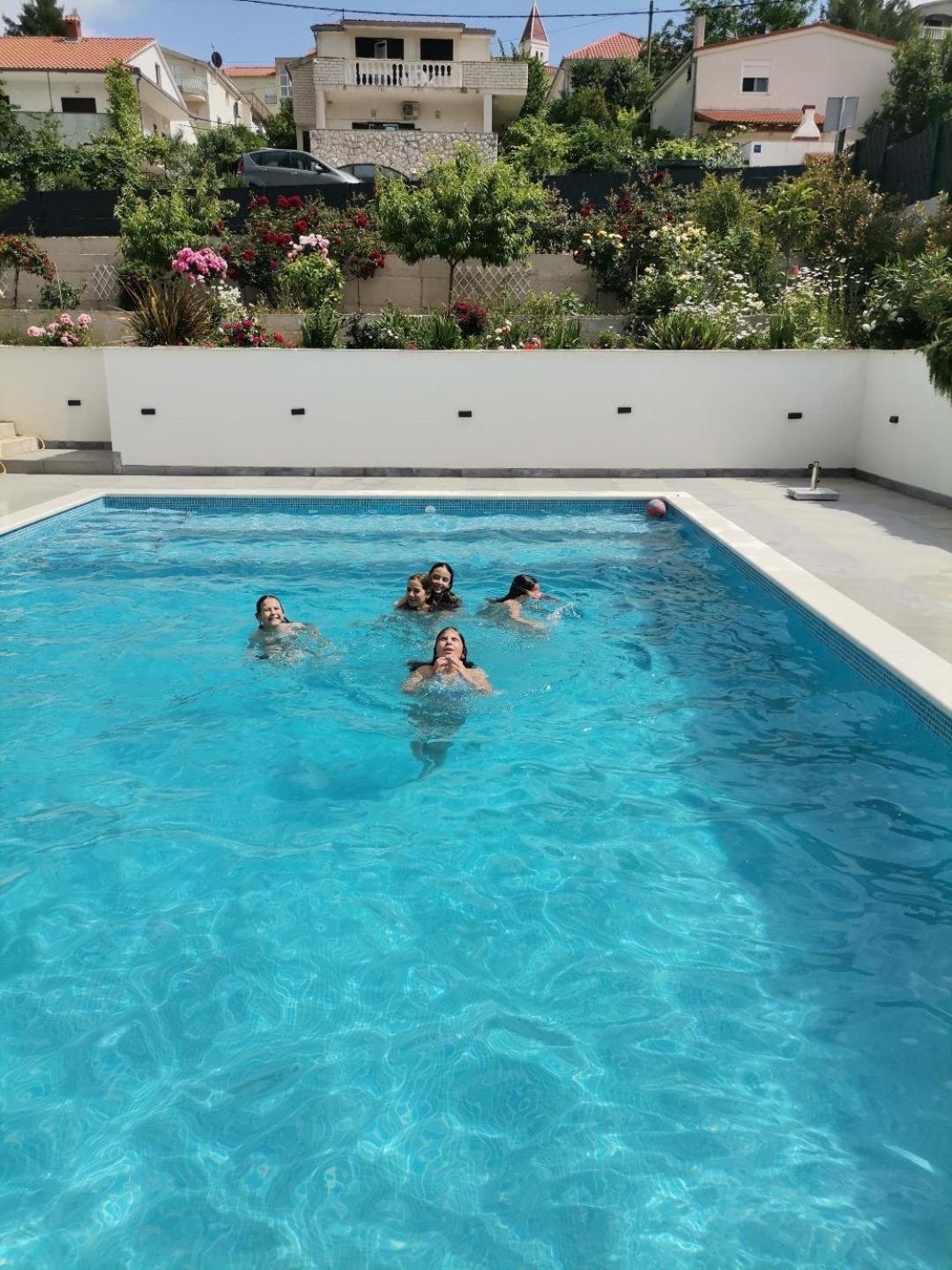 Villa Barbara & Zoran With Free Parking And Heated Swimming Pool Seget Vranjica Bagian luar foto