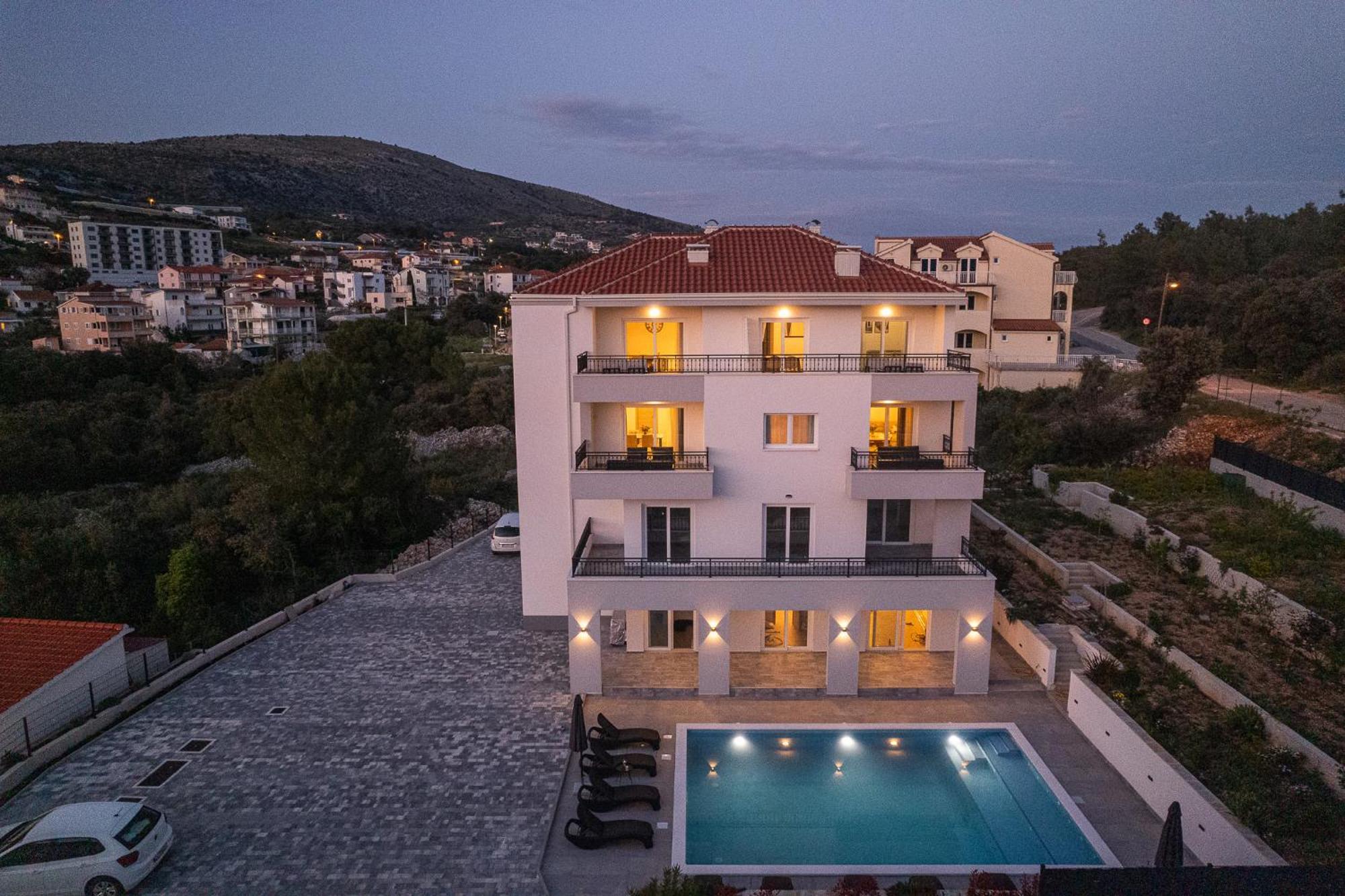 Villa Barbara & Zoran With Free Parking And Heated Swimming Pool Seget Vranjica Bagian luar foto